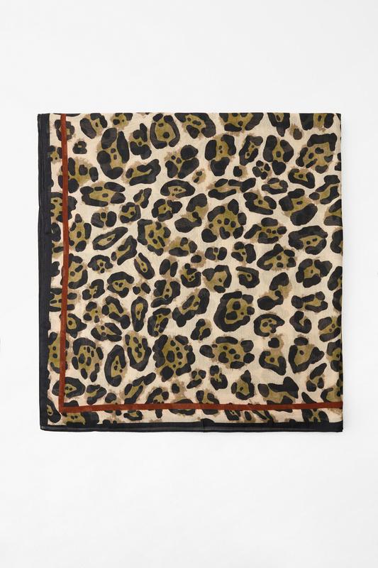 ANIMAL PRINT MODAL AND SILK SCARF