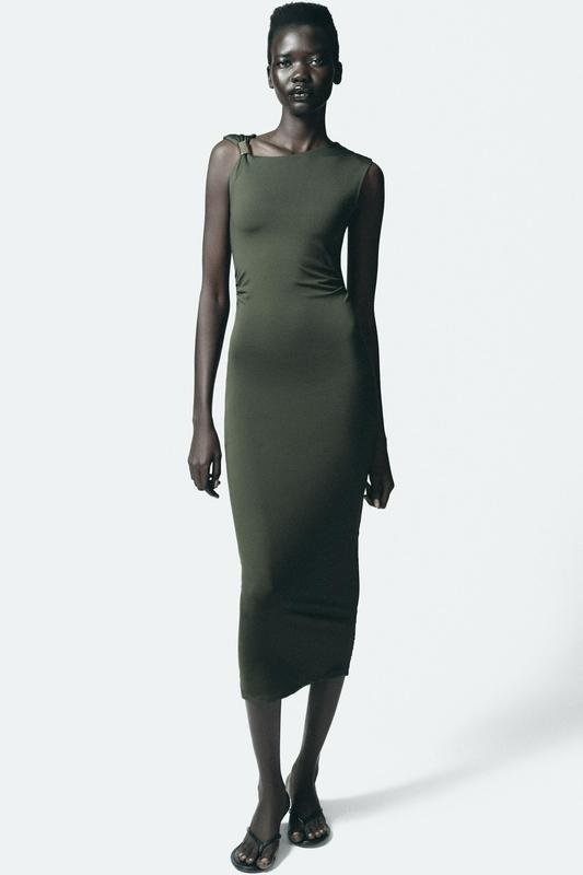 DRESS WITH METAL APPLIQUÉ