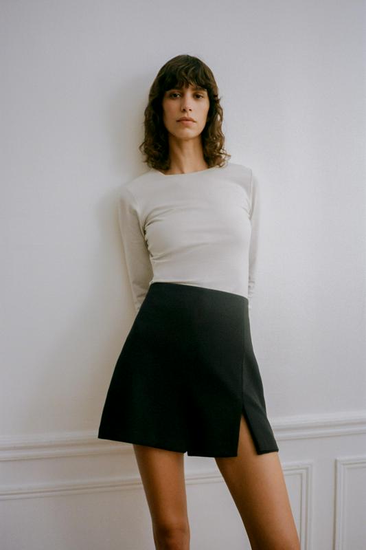 SKORT WITH SLIT AT THE HEM