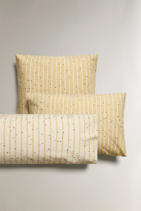 Bedclothes 1562739
