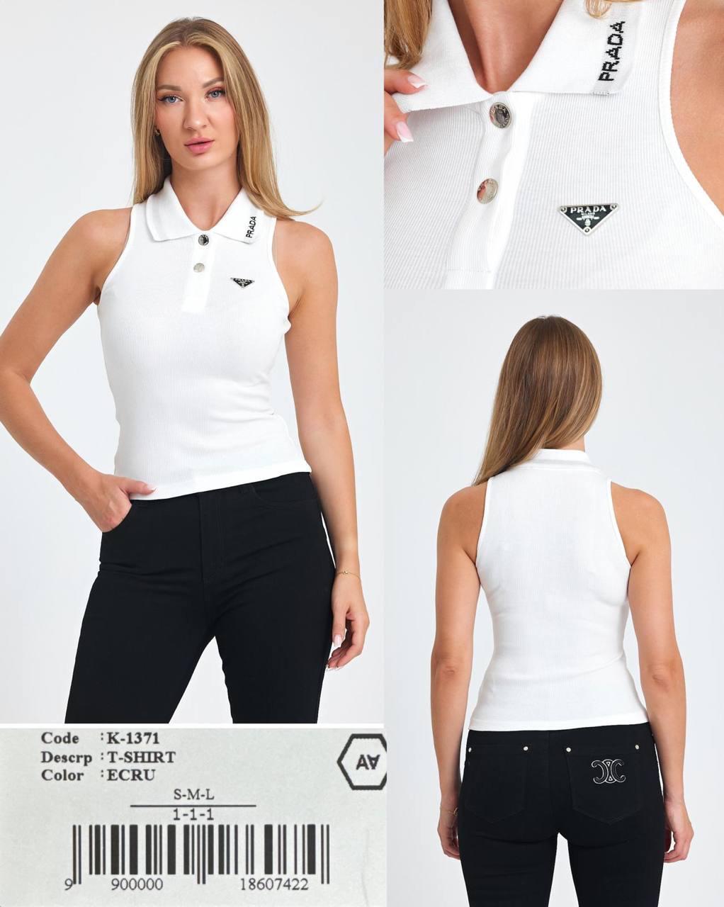 sleeveless T-shirt