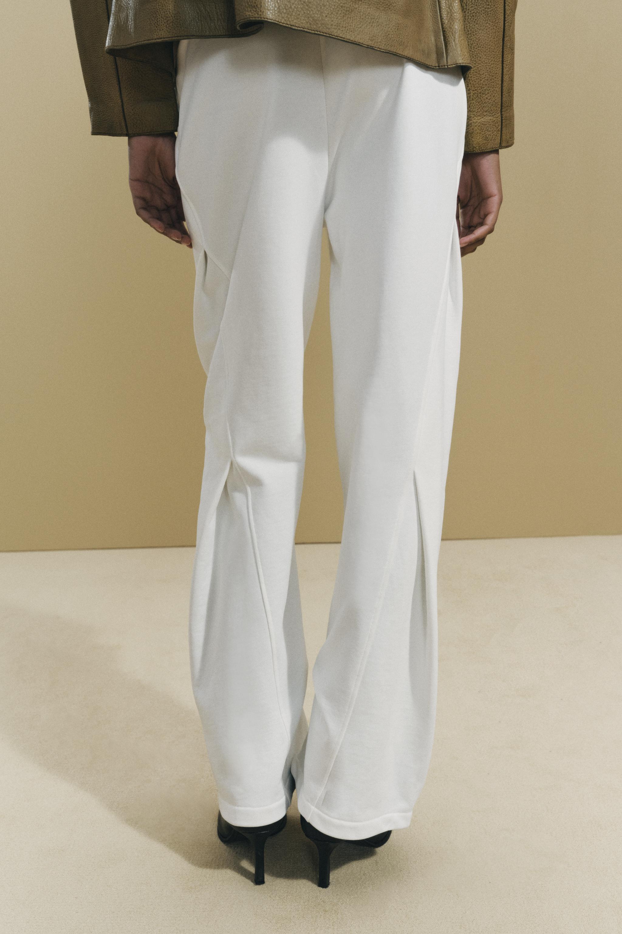 JOGGERS WITH PLEAT DETAIL