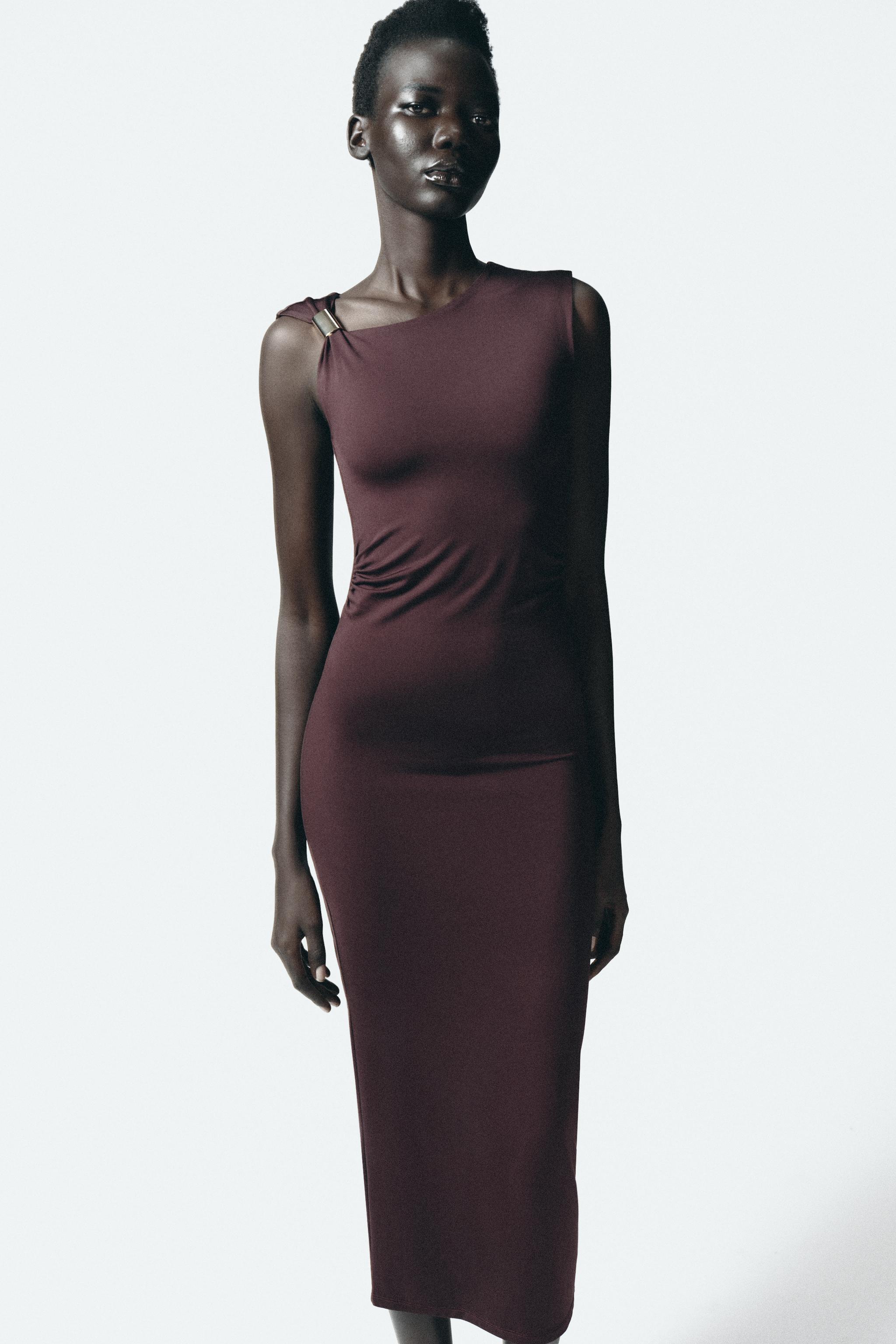 DRESS WITH METAL APPLIQUÉ