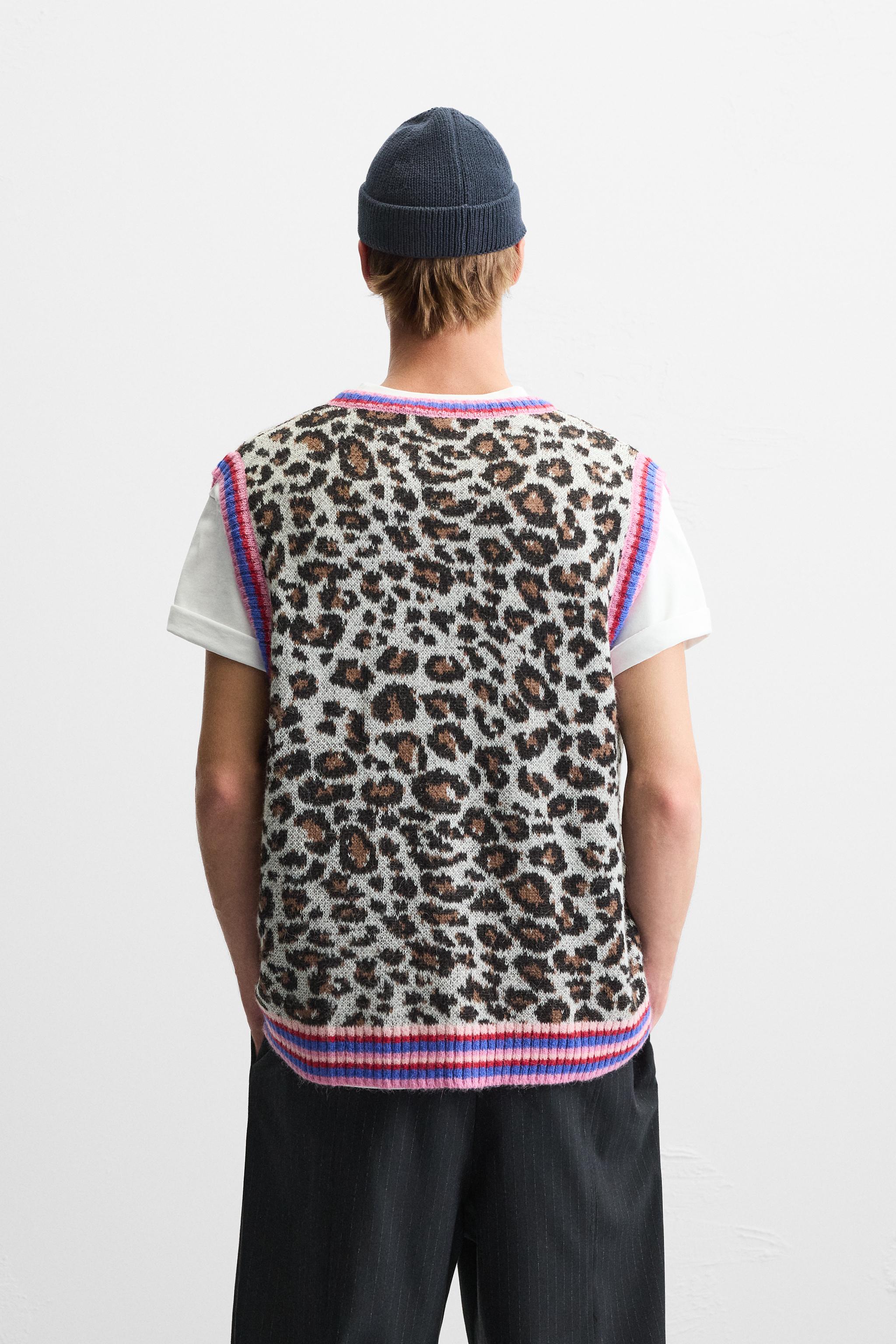 ANIMAL JACQUARD KNIT VEST