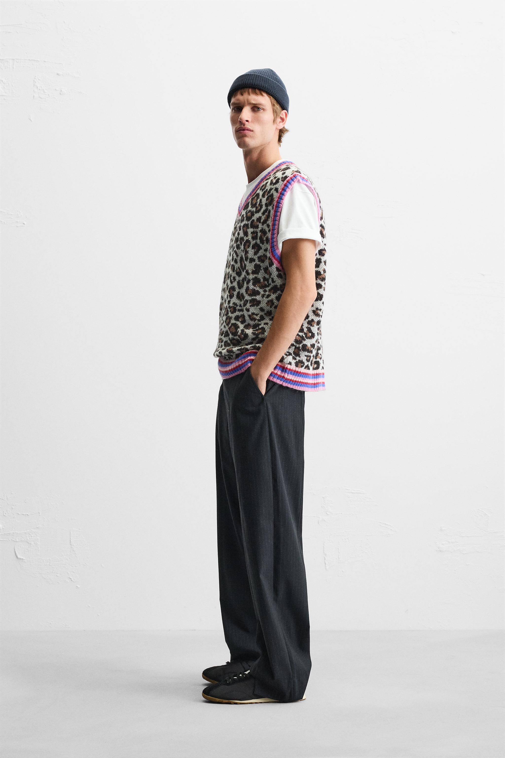 ANIMAL JACQUARD KNIT VEST