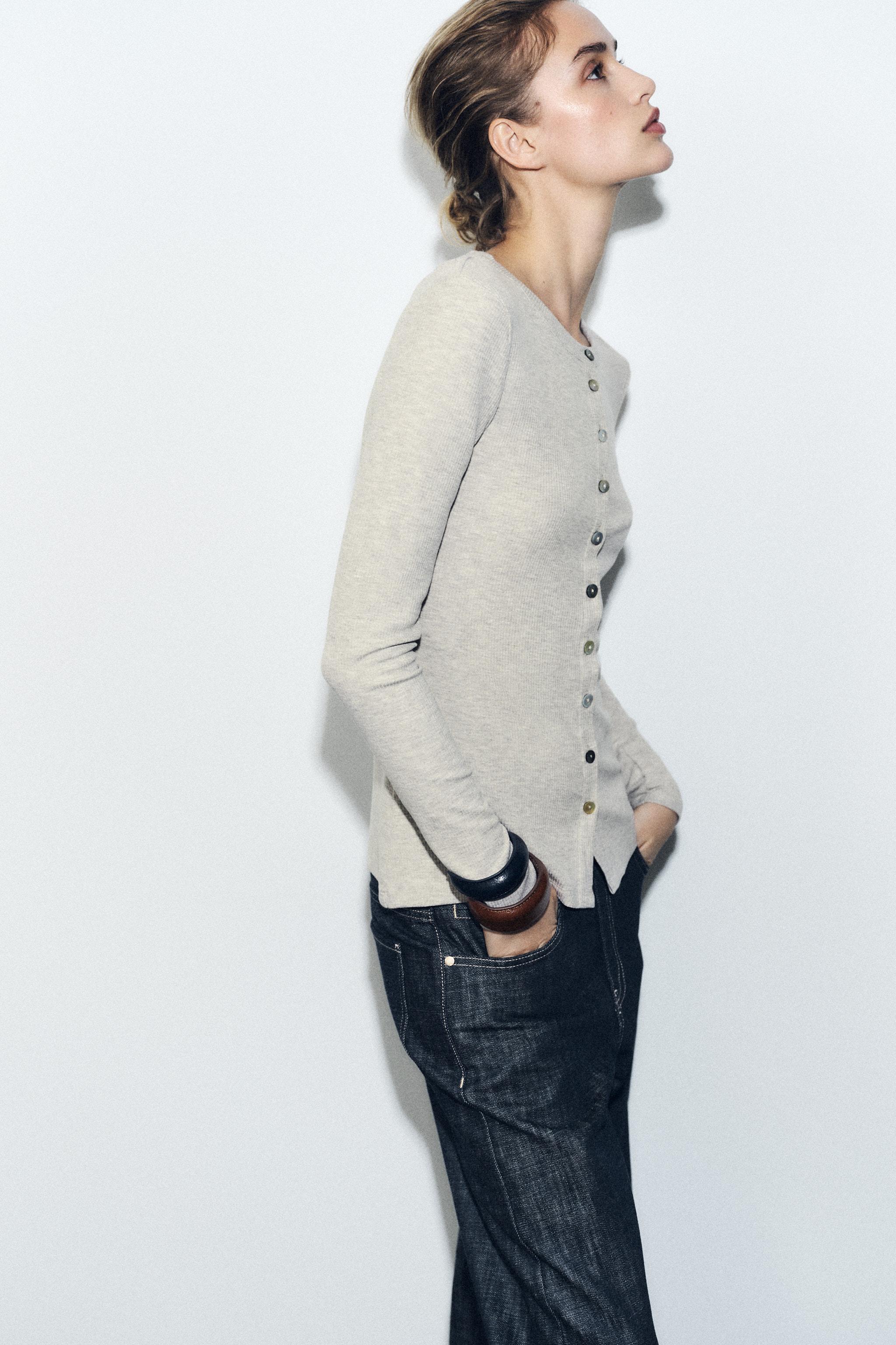 BUTTONED RIBBED T-SHIRT