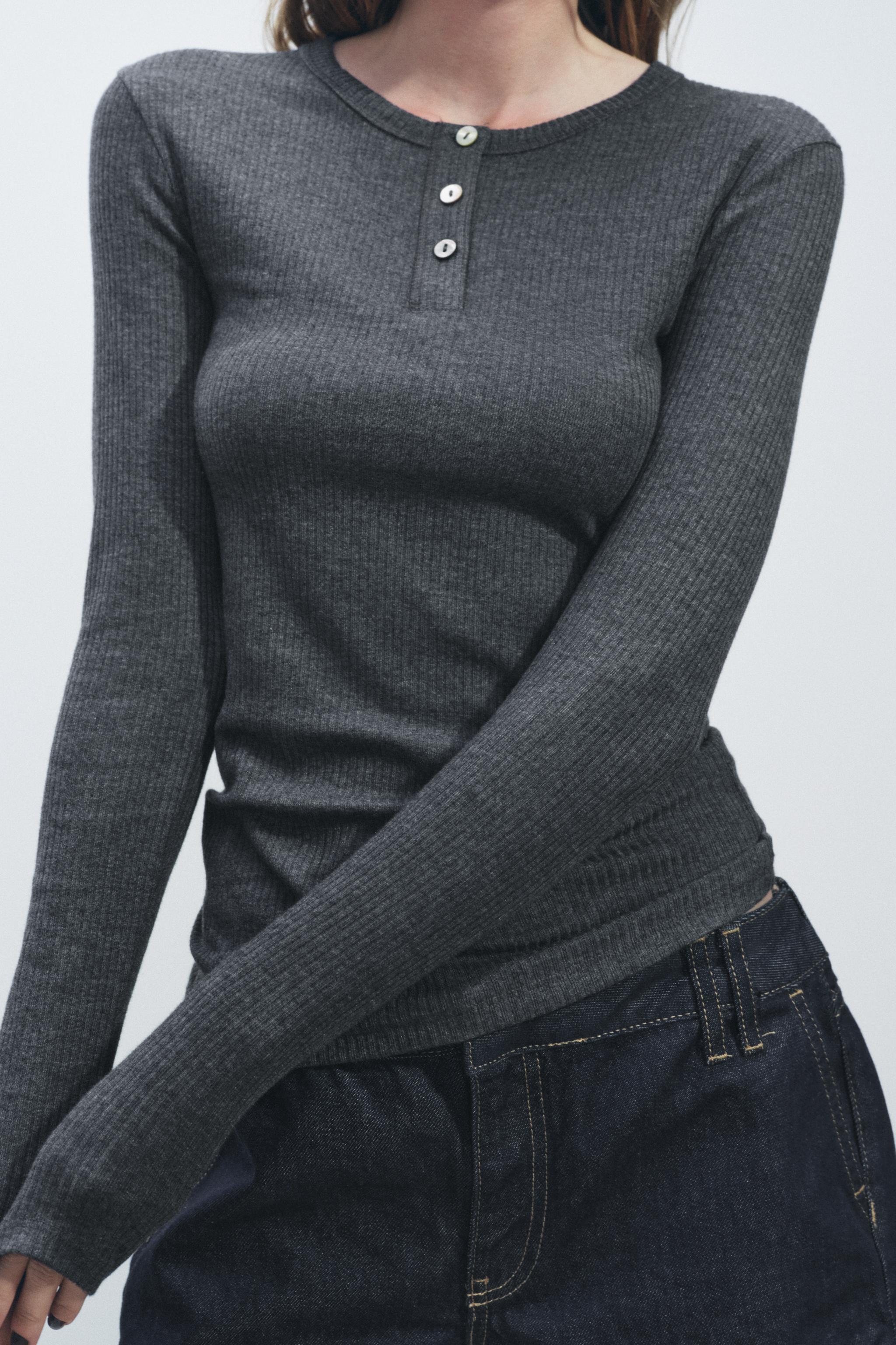 RIBBED T-SHIRT WITH BUTTONS