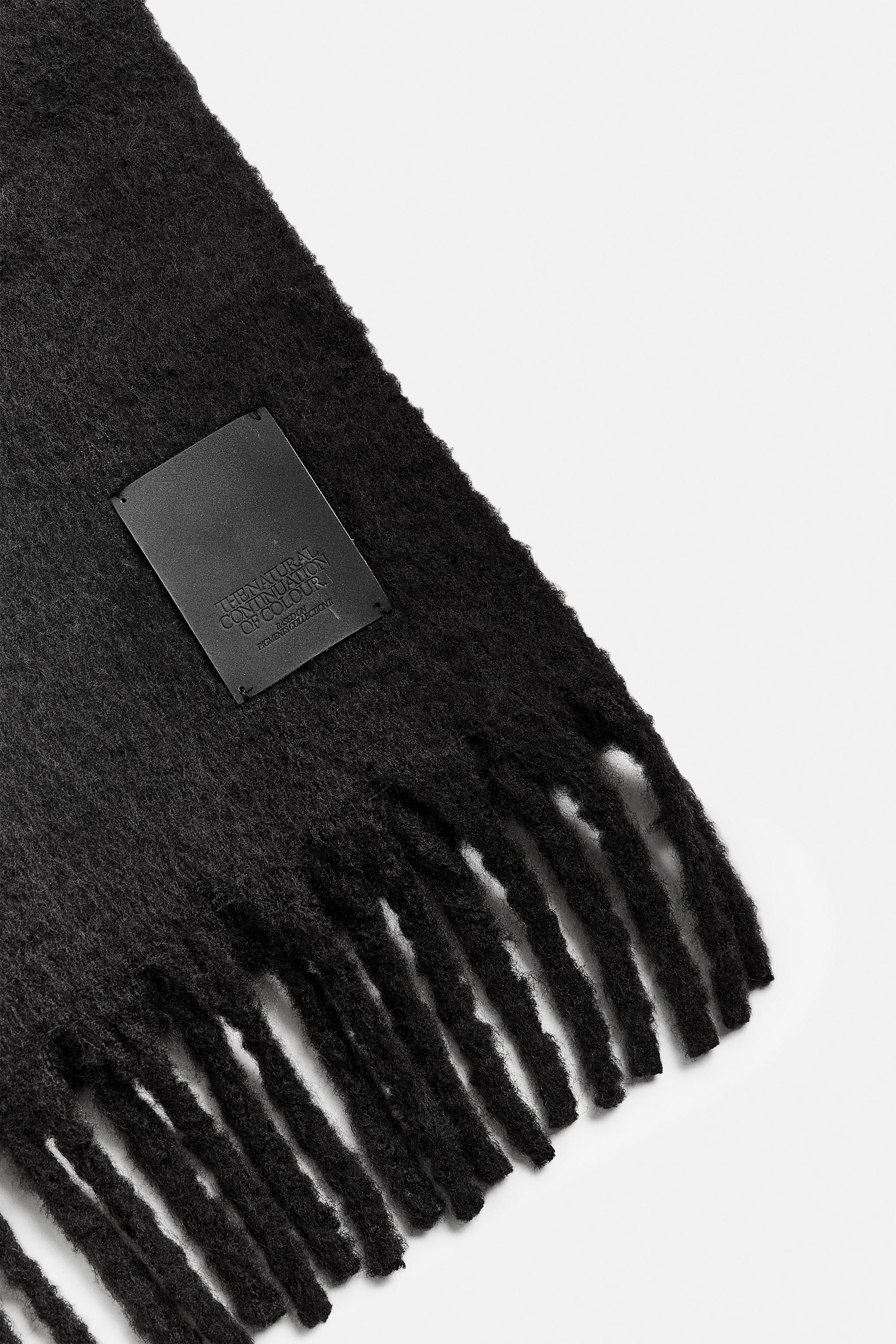 TEXTURED SCARF