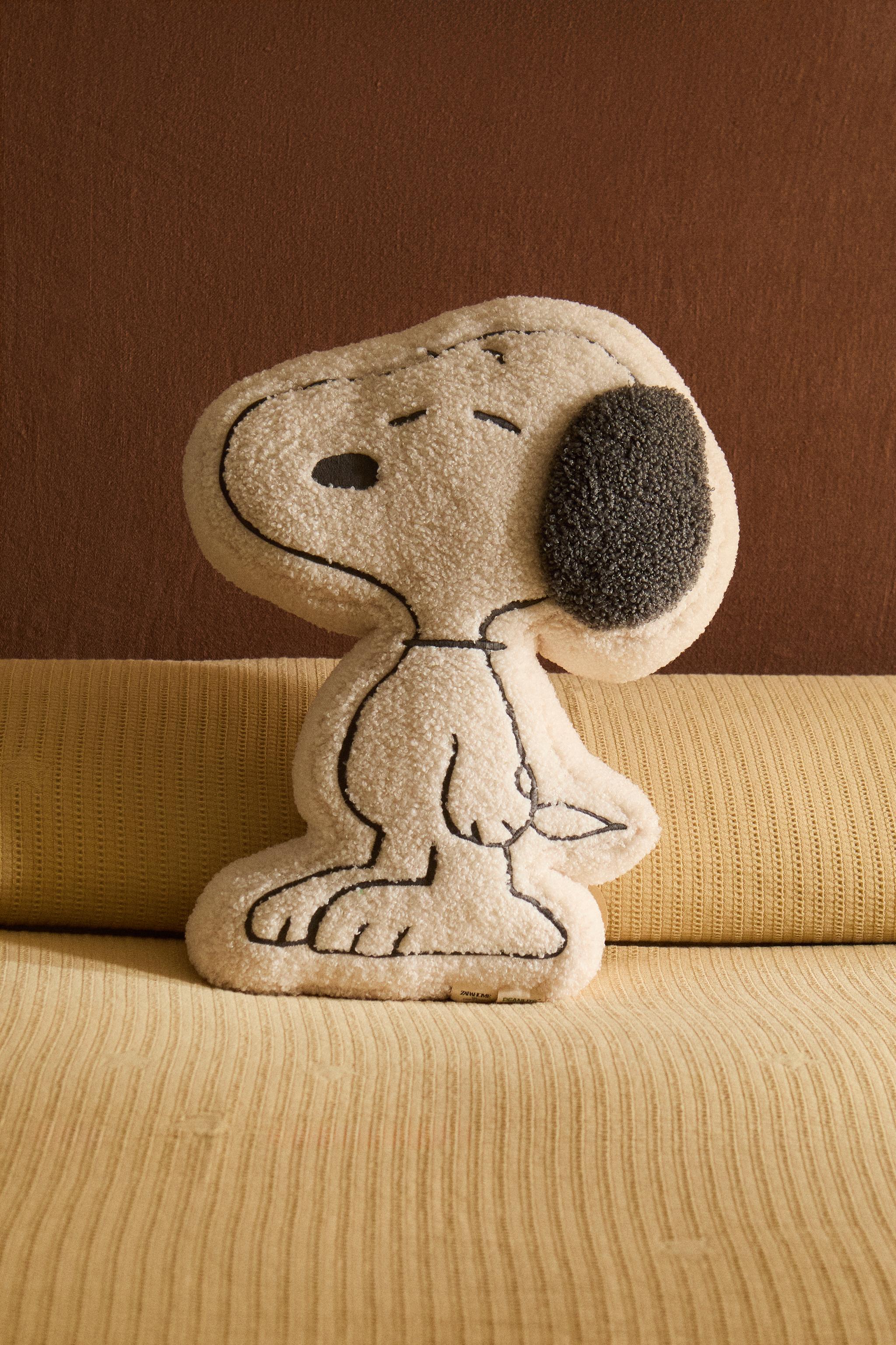 CHILDREN'S PEANUTS™ FAUX SHEARLING CUSHION