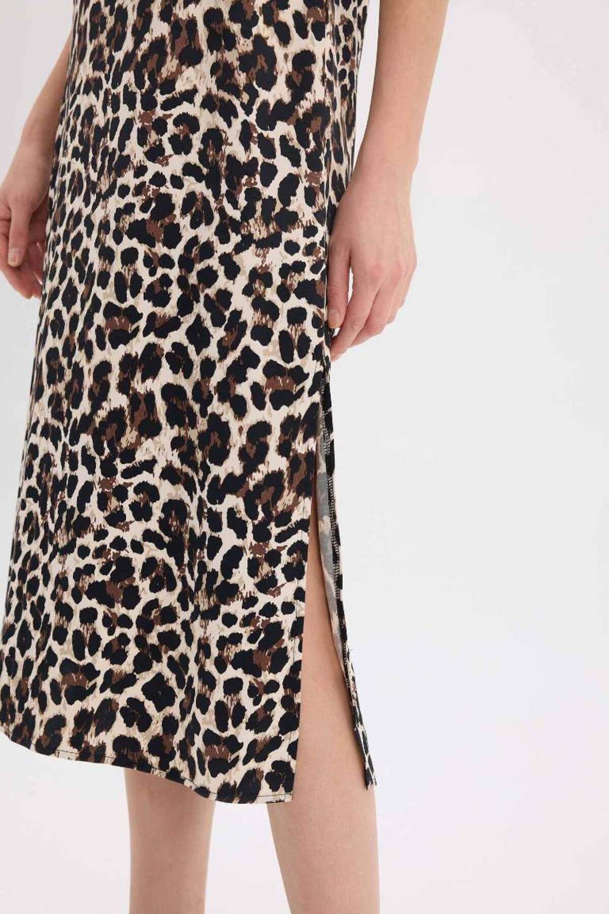 Yeni Sezon Leopar Desenli Yuvarlak Yaka Saten Kols