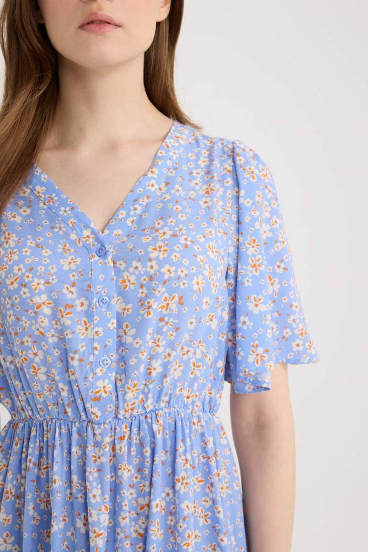 Yeni Sezon Regular Fit V Yaka Kısa Kollu Midi Elbi